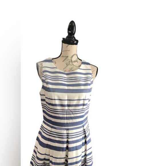 Vince Camuto Size 8 Blue and White Sleeveless Dress - Picture 9 of 9